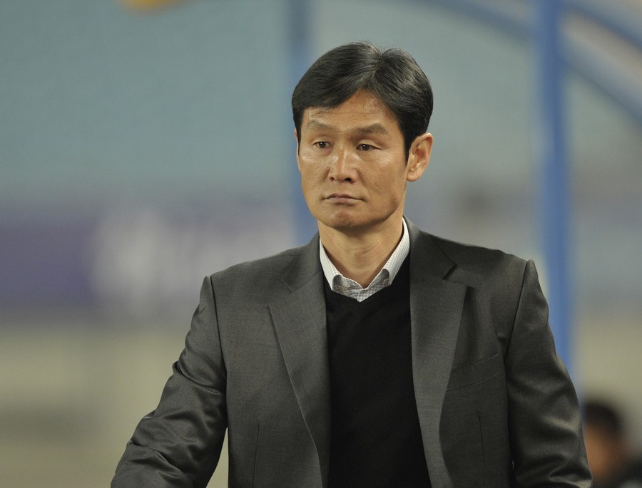 叶辰不解的问：怎么不先把亚洲的演出做完再去欧美？你这折腾过去半个多月，还要再折腾回来。